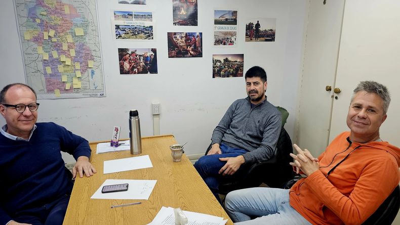 Yvon tesio, presidente del Partido Pais, Franco Miranda, concejal de La Fuerza del Impreio del Sur en Río Cuarto y el candidato, Edgar Bruno.&nbsp;