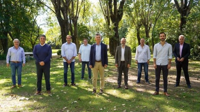 la rebelion que no va a ser: macri instiga, los dorrego tranquilizan