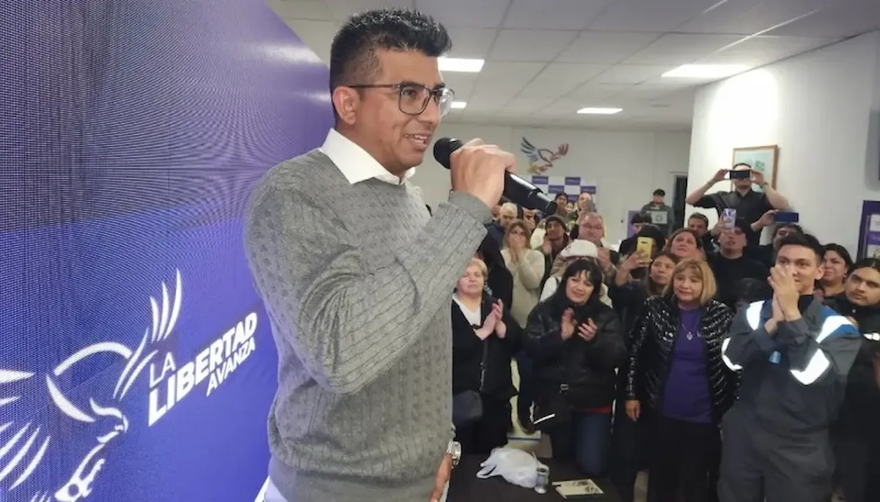 Jairo Guzmán, cuestionado por sus compañeros de ruta en Santa Cruz.