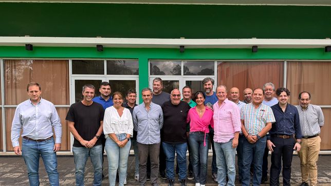 Dirigentes, concejales, y referentes sindicales de Concordia se reunieron el sábado pasado y  mostraron foto de unidad. De la partida fueron el exgobernador de Entre Ríos Gustavo Bordet; el exintendente Enrique Cresto; y los ex candidatos a intendente Ángel Giano y Armando Gay. En el centro, Guillermo Michel, el único foráneo.