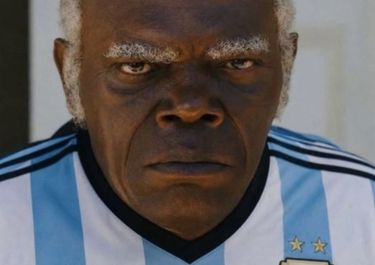 Una imagen construida para convocar a no alentar en el Mundial por Argentina, señalado como el país más racista del mundo.&nbsp;
