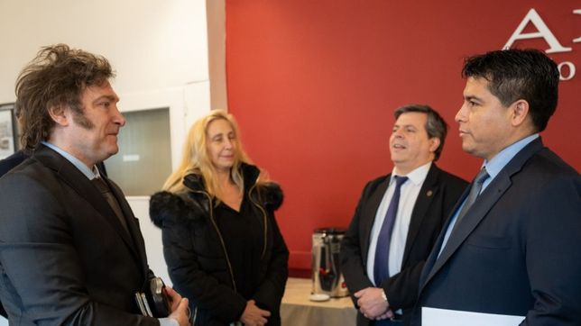 Javier Milei con el gobernador Claudio Vidal.&nbsp;