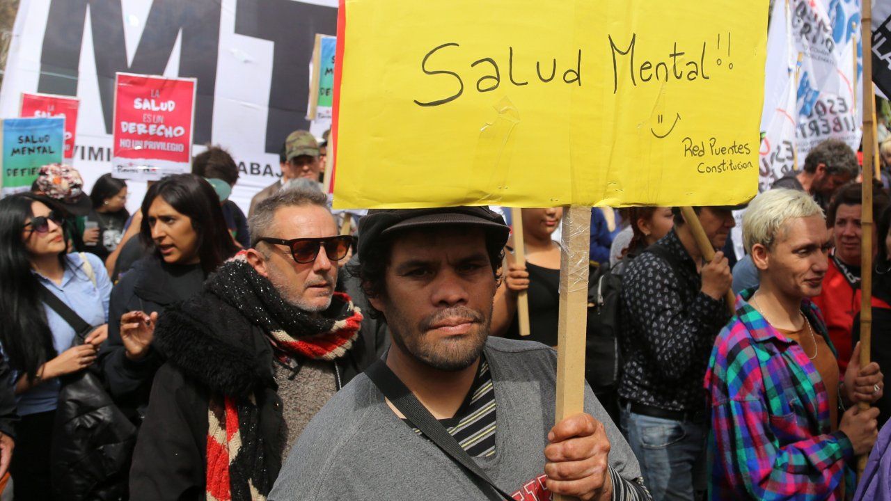 Marcha en defensa en el Hospital Laura Bonaparte, especializado en salud mental.