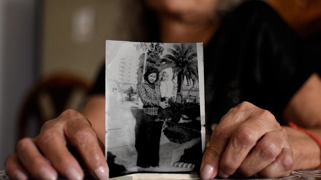 Alicia Chaves tenía 20 años cuando, hace cinco décadas, protagonizó la maniobra que permitió que las casas de ese barrio de la capital de La Pampa llegaran al pueblo. FOTO: www.radiokermes.com