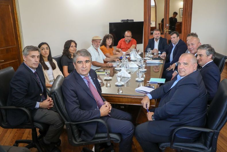 Los funcionarios del Maximiliano Pullaro recibieron a los gremios ATE y UPCN.