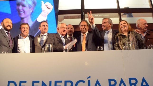 cristina le junta a scioli los gobernadores petroleros