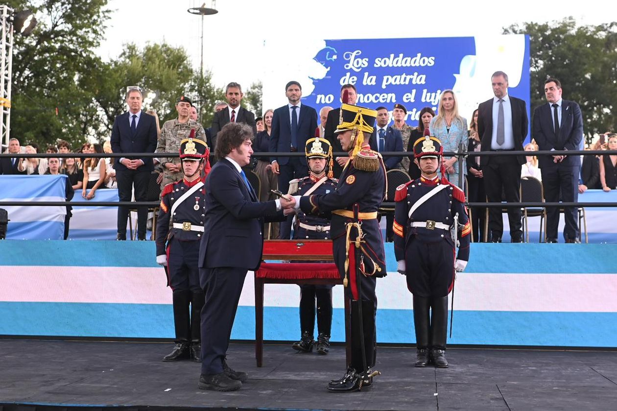 Javier Milei encabezó la ceremonia de entrega del sable corvo de José de San Martín.&nbsp;