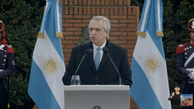 El presidente Alberto Fernández encabezó una acto por el Día de la Bandera en Olvios