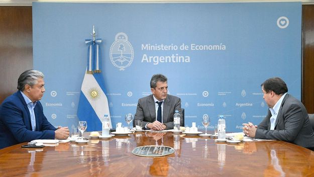 Massa estira el manejo privado de las represas hasta el próximo gobierno