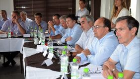 Planes sociales: qué diferencia a los intendentes radicales de sus socios PRO
