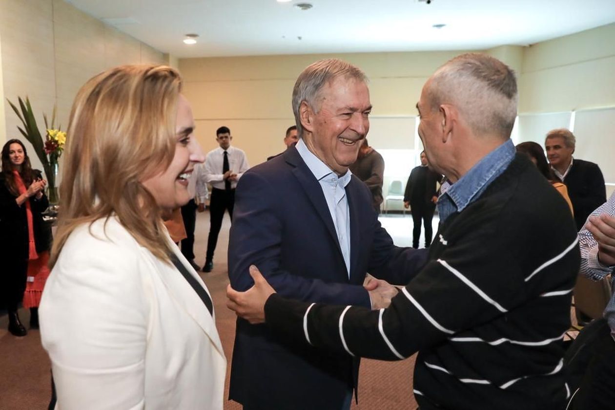 Prunotto y Schiaretti durante el encuentro con radicales y vecinalistas que se realizó el viernes.&nbsp;