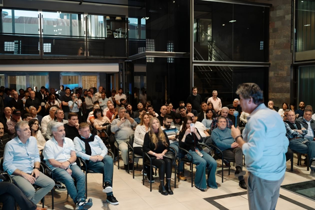Santa Fe: intendentes del PJ preparan un candidato a gobernador para una interna contra Rossi y su pandilla