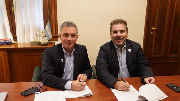 Sebastián Pareja y Cristian Ritondo sellan el acuerdo LLA - PRO en Buenos Aires.