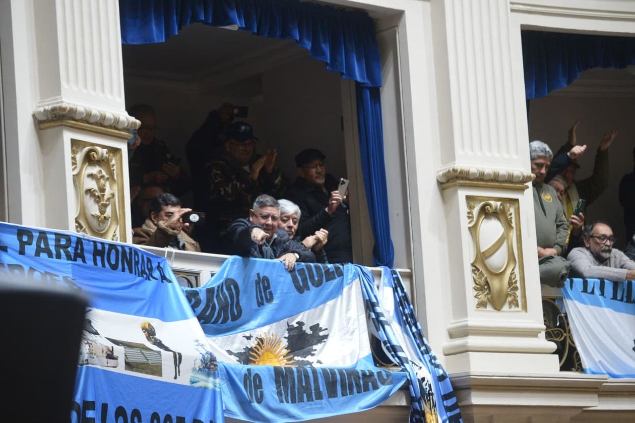 Legislatura bonaerense: veteranos de Malvinas, en el recinto de Diputados.