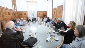 La CGT con Guillermo Francos y Santiago Caputo. El bloque de La Libertad Avanza de Diputados los protege de una reforma sindical.&nbsp;