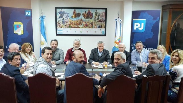 la mesa politica del pj afina su plan electoral y suma al armador de cfk