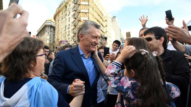 Macri trajina centros urbanos en la recta final de la gira por el milagro