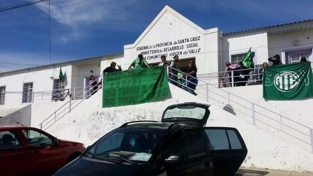 alicia kirchner espera el lunes para solucionar la crisis con los gremios