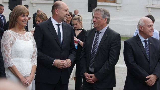 perotti se acerca a los radicales para mandar al desierto al socialismo