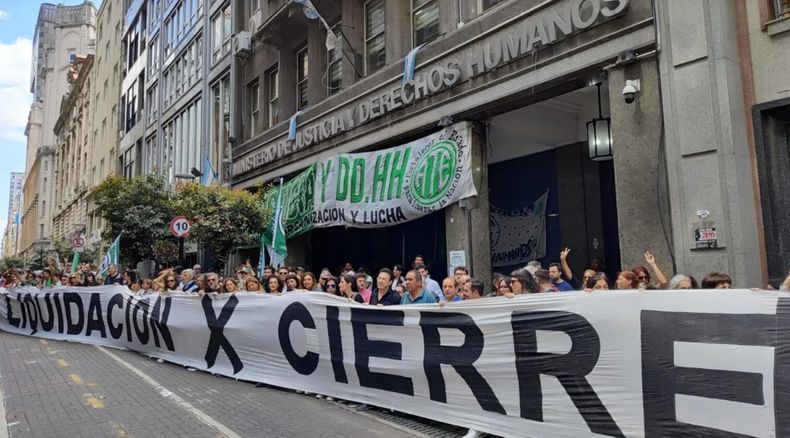 Protestas por los despidos de Mariano Cúneo Libarona