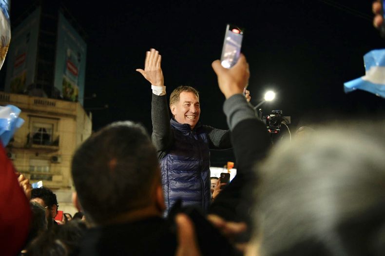 Santilli cierra en Avellaneda un día maratónico, en la previa a las PASO 2023.