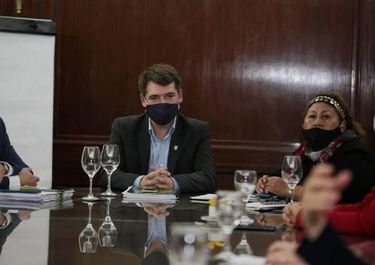 El Gobierno de Río Negro promueve el diálogo ante el conflicto de Villa Mascardi