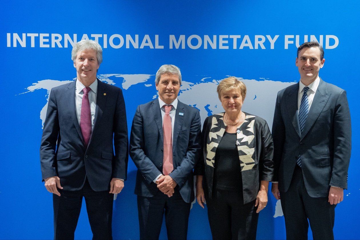 El FMI puso como ejemplo al ajuste de Milei, pero recortó las proyecciones de crecimiento