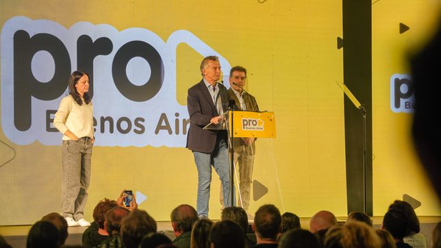 Macri escenario.