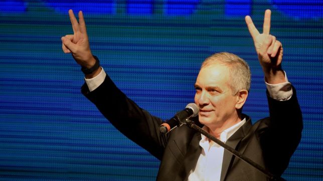 alak se pone la campana al hombro en la plata para ordenar el fdt