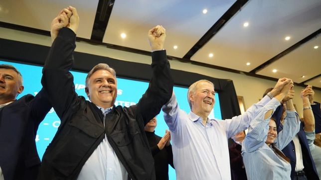 Martín Llaryora y Juan Schiaretti encabezaron un acto con el peronismo rumbo a octubre