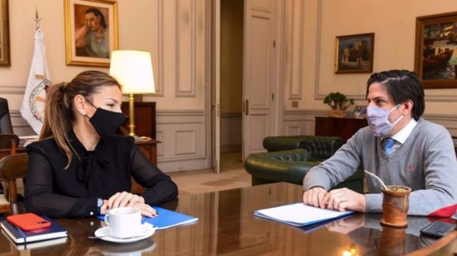 covid: el plan de acuna y trotta, en crisis por la muerte de un docente