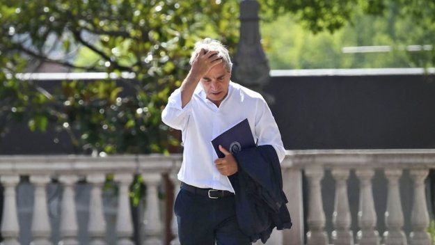 Toto Caputo, ministro de Economía, entra a la Casa Rosada.