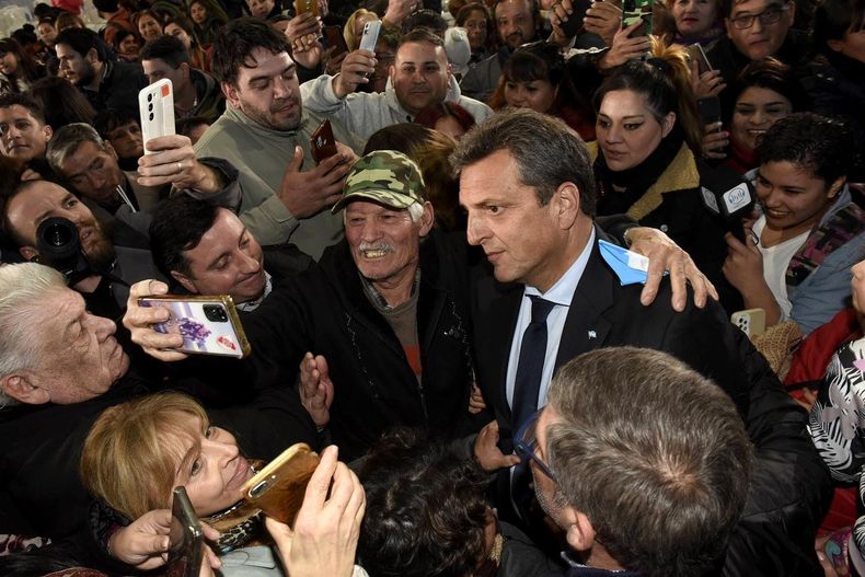 Massa buscó acercarse el peronismo cordobés elogiando la militancia previa a la elección del domingo. Pero el cordobesismo salió a marcar distancias.&nbsp;
