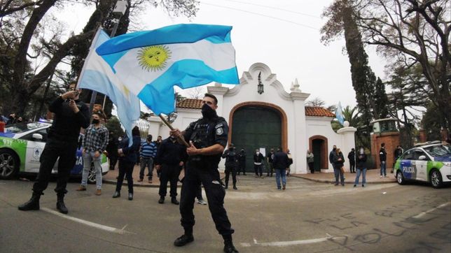 ultimatum a la cupula de la bonaerense: conducen o se van