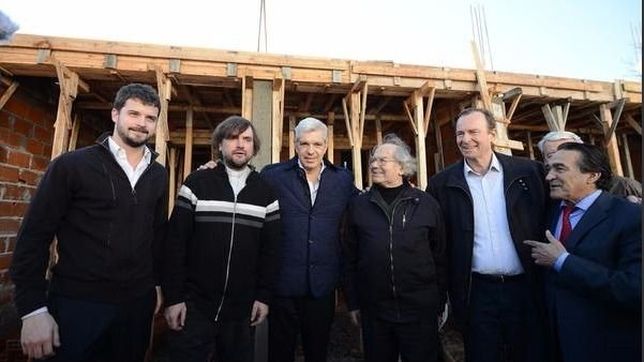 dominguez sumo el apoyo de perez esquivel en un claro guino del papa