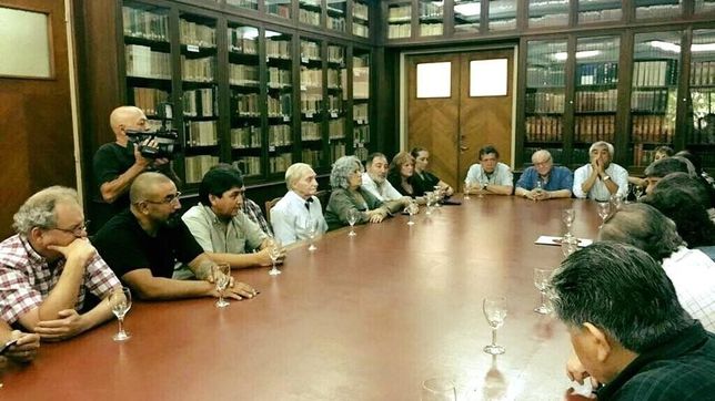 la cgt y las cta esperan una marcha multitudinaria mientras pujan por el paro