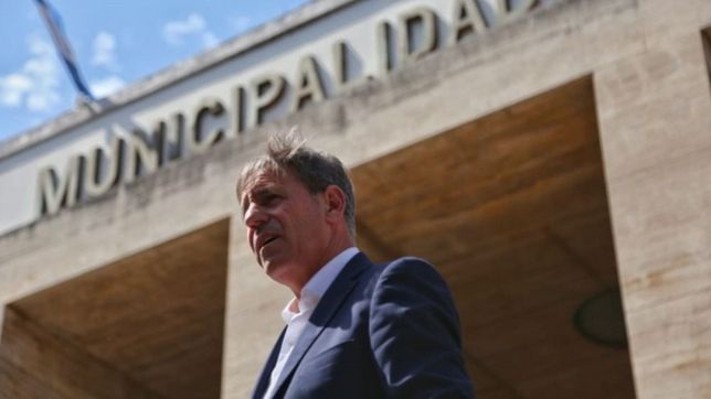 jaton se mete en el barro del transporte publico con una postergada licitacion