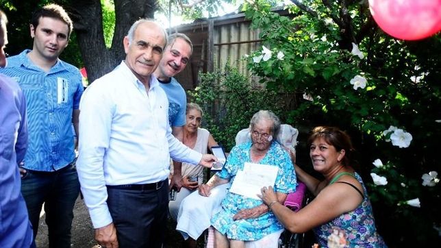 salvador subsidio a ?la persona mas longeva del mundo?: van por el guinness