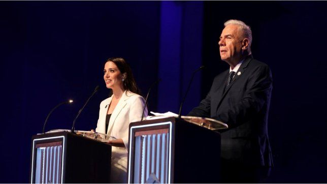 Esteban Mirol de El Nueve y Lucila Trujillo de la TV Pública fueron los últimos moderadores el 1° de octubre.