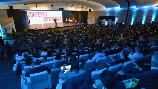 como participar de la cumbre de comunicacion politica