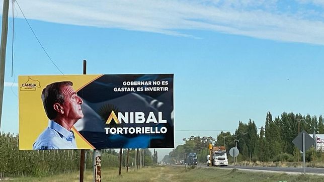 Controversia por la campaña de Tortoriello en las rutas.