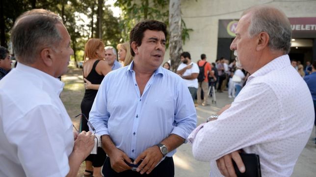 mientras intervenian el pj, espinoza se juntaba con macri en la rosada