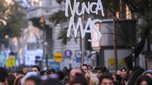 Encuesta: a medio siglo del golpe, cuatro de cada diez personas ven crecer los discursos negacionistas