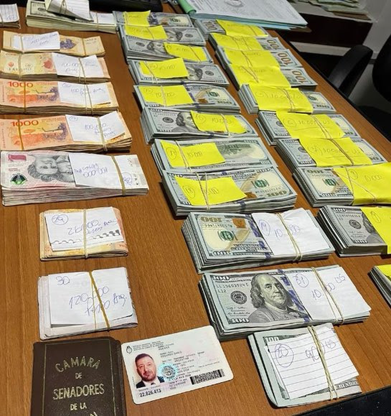 El contenido del bolso de Edgardo Kueider: 211.000 dólares, 646.000 pesos y guaraníes equivalentes a 500 dólares.