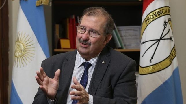 el medico de la vieja guardia socialista que se mete en la interna rosarina