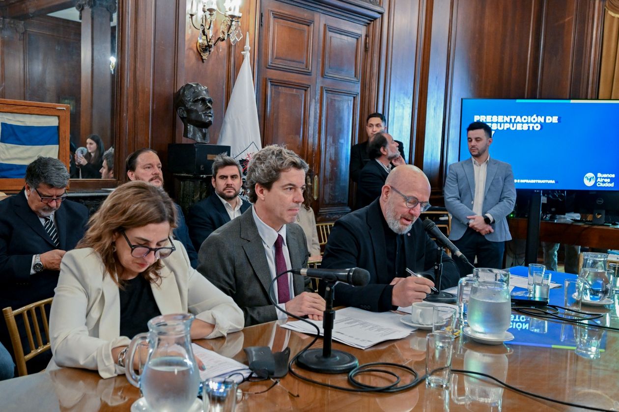 Pablo Bereciartua advirtió sobre la desconfianza de inversores respecto de la continuidad de la obra pública en el distrito y la peronista Claudia Neira apuntó contra LLA