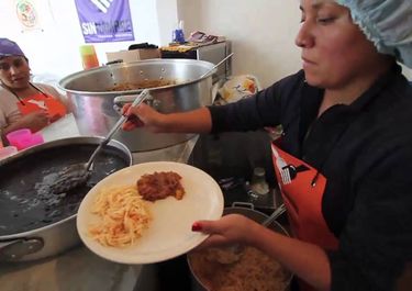 La clase media acude a los comedores comunitarios