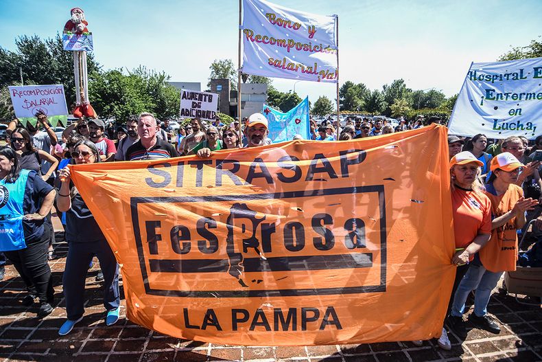 El Sindicato de Trabajadores de Salud Pública se hizo visible en la marcha del martes. FOTO: