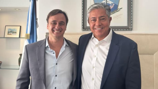 Juan Peláez y el gobernador ROlando Figueroa.&nbsp;