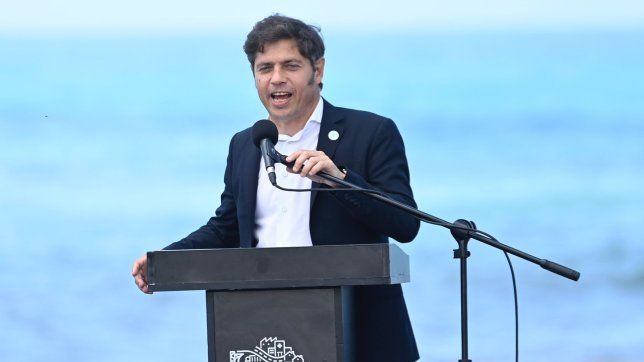 Axel Kicillof en la Costa. 